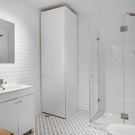 Vibes, 2br Flat *