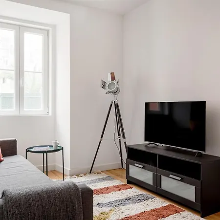 Vibes, 2br Flat *